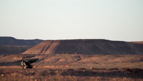 Los-Marines-Estadounidenses-Disparan-Cohetes-Durante-Un-Ensayo-De-Combate-Del-Ejercicio-De-Infiltración-Aérea-Rápida-Himars,-Tabuk,-Arabia-Saudita