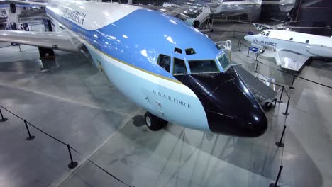 Disparo-De-Drones-Dentro-Del-Museo-Wright-Patterson-Afb-Del-Histórico-Avión-Boeing-707-Que-Sirvió-A-Los-Presidentes-Como-Air-Force-One