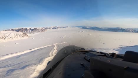 Tiefflug-Der-Colorado-Air-National-Guard-F-16-Im-Kampf-Gegen-Falken-über-Neufundland-Gletscher,-NATO-Übung