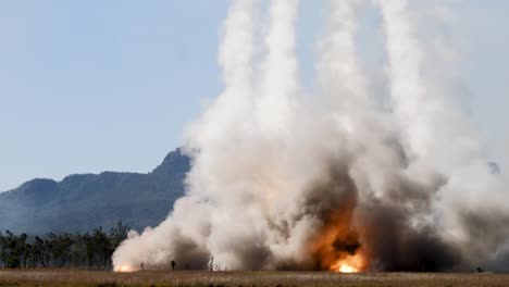 Cámara-Lenta,-Sistema-De-Cohetes-De-Artillería-De-Alta-Movilidad-Y-Himars-Lanzan-Una-Andanada-De-Cohetes,-Ejercitan-El-Sable-Talismán