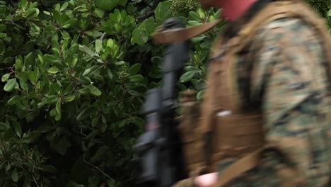 Los-Marines-Estadounidenses-Realizan-Un-Curso-De-Asalto-Aéreo-Utilizando-Un-Helicóptero-Artillado,-Mejorando-Su-Preparación-Para-El-Combate-Y-Capacidades-De-Combate,-Camp-Pendleton