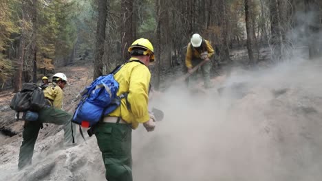 Us-Soldiers-Reinforce-Control-Lines-By-Mopping-Up-Possible-Hot-Spots-To-Remove-Remaining-Fuel-While-Fighting-The-Dixie-Fire-In-Plumas-National-Forest,-Ca