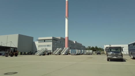 Drive-by-Aufnahmen-Von-Der-Außenseite-Des-Cross-Dock-Luftfrachtterminals-In-Ramstein-Afb