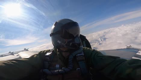 Vista-De-Cabina-De-Un-Reportero-En-El-Asiento-Auxiliar-De-Un-Avión-De-Combate-A-Reacción-Durante-El-Ejercicio-De-Entrenamiento-De-Bandera-Roja-alaska,-Eielson-Afb