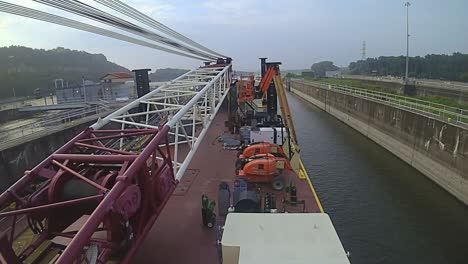 Time-Lapse,-Replacement-Of-Upstream,-Intermediate-Wall-Miter-Gate-At-Lock-And-Dam-2-Mississippi-River,-At-Hastings,-Minnesota