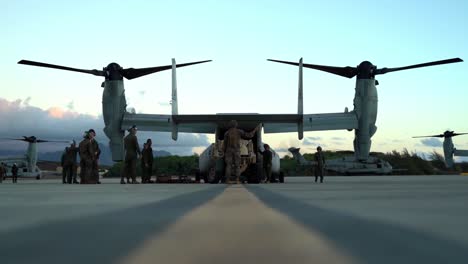 Los-Marines-Estadounidenses-Realizan-Un-Ejercicio-De-Entrenamiento-De-Asalto-Aéreo-Para-Ampliar-La-Conciencia-Del-Campo-De-Batalla-Durante-El-Ejercicio-A-Gran-Escala,-Hawai