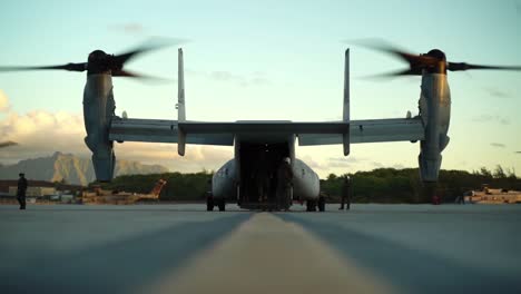 Los-Marines-Estadounidenses-Realizan-Un-Ejercicio-De-Entrenamiento-De-Asalto-Aéreo-Para-Ampliar-La-Conciencia-Del-Campo-De-Batalla-Durante-El-Ejercicio-A-Gran-Escala,-Hawai