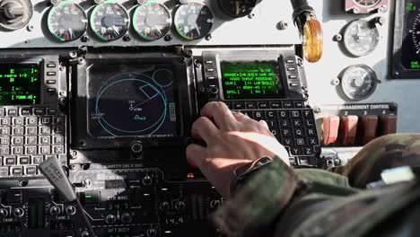 Los-Aviadores-De-Reabastecimiento-Aéreo-Expedicionario-340-De-La-Fuerza-Aérea-De-Los-EE.-UU.-Vuelan-Un-Estratotanker-Kc-135-Con-Lanceros-B-1b,-F-15-Y-F-16