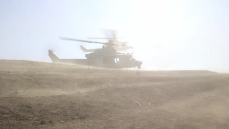 Uh-1y-Venom-Hubschrauberbesatzungen-Mit-Marine-Leichtangriff-Hubschraubergeschwader-Angriffsunterstützung-Training,-Camp-Pendleton-Ca