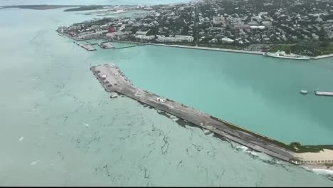 Die-Flugbewertungen-Der-Us-küstenwache-Während-Des-Hurrikans-Ivan,-Florida-Keys-Und-Der-Naval-Air-Station-Key-West-Florida