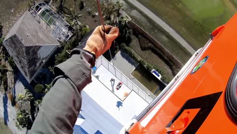 Nosotros-Guardacostas-Mh-65-Delfines-Tripulación-Helicóptero-Vuelo-De-Evacuación-De-Búsqueda-Y-Rescate-Después-Del-Huracán-Ian,-Sanibel-Florida