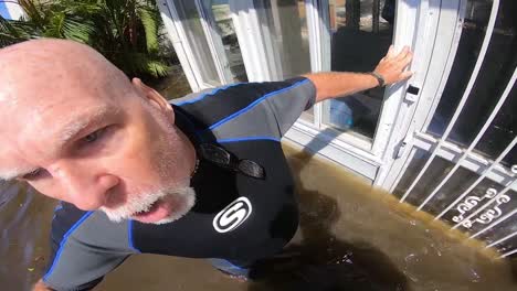 Operación-De-Rescate-De-Tripulaciones-Aéreas-De-Delfines-Mh-65-De-La-Guardia-Costera-Estadounidense-Cerca-De-Sanibel,-Florida,-Tras-La-Tormenta-Del-Huracán-Ian