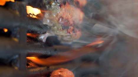 Grilled-burgers-with-flames-in-slow-motion