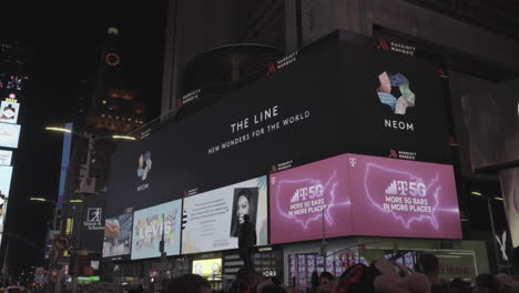 Pantalla-Grande-Alrededor-De-Times-Square-En-Nueva-York-Por-La-Noche