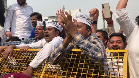 Aam-Aadmi-party-supporters-shout-slogans