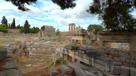 Columns-of-Ancient-Temple-of-Apollo-in-Ancient-Corinth