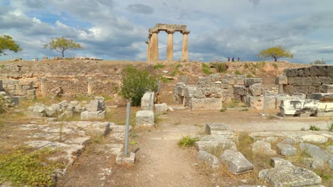 Columnas-Del-Templo-De-Apolo-En-La-Antigua-Corinto