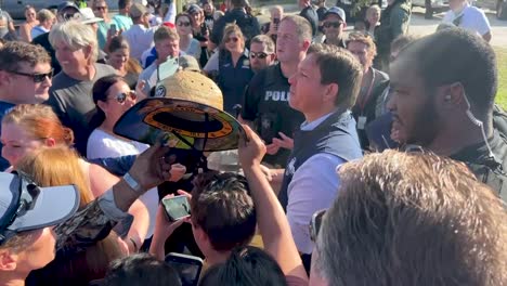 FLORIDA-GOVERNOR-RON-DESANTIS-SIGNING-AUTOGRAPHS