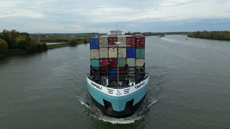 Zwijndrecht,-Bélgica---23-De-Septiembre-De-2022:-Buque-De-Carga-Navegando-En-El-Río-Schelda-En-Zwijndrecht,-Países-Bajos,-Transportando-Contenedores