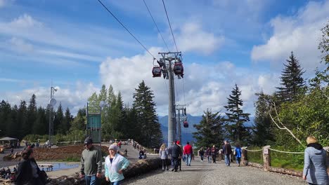 Doppelmayr-Lift-Systems-gondolas-in-Icy-Strait-Point,-Hoonah,-Alaska-viewed-from-top-of-the-mountain