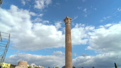 Majestätischer-Marmorsteinsäulentempel-Des-Olympischen-Zeus