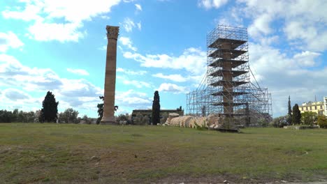 Baumasten-Und-Workds-Am-Tempel-Des-Olympischen-Zeus