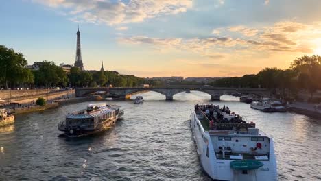 Kreuzfahrt-Auf-Der-Seine-Paris-Frankreich-In-Der-Nähe-Des-Eiffelturms