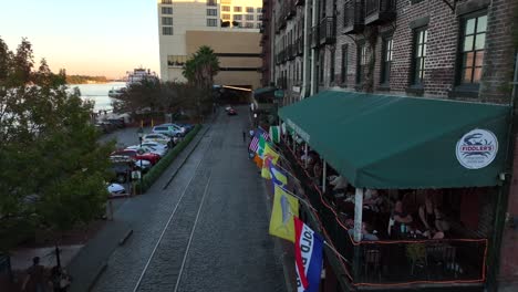 Fiddlers-Crab-House-outdoor-dining-in-downtown-Savannah-Georgia