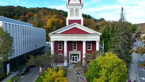 Historisches-Rotes-Gerichtsgebäude-In-Der-Innenstadt-Von-Montpelier-Vermont