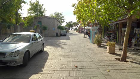 Tiendas-En-La-Ciudad-De-La-Antigua-Corinto