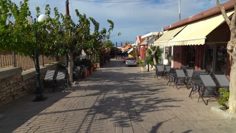 Ciudad-De-La-Antigua-Corinto-En-Un-Día-Soleado-En-Grecia