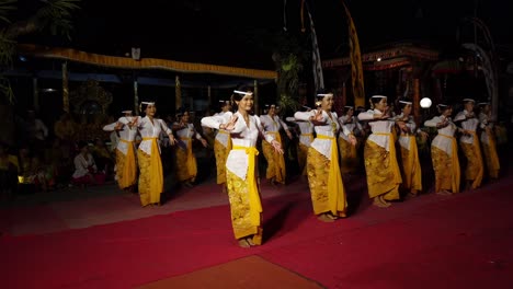 Balinese-Dancers,-Traditional-Indonesian-Costumes-Girls-Dance