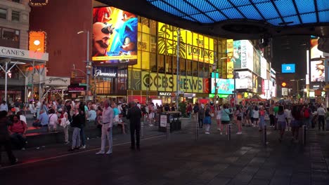 Nachtansicht-Des-Times-Square