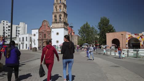 Toma-Estática-De-Una-Iglesia-En-El-Centro-De-La-Ciudad-De-Irapuato