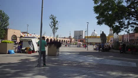 Static-shot-of-a-church-in-the-center-of-the-city-of-Irapuato