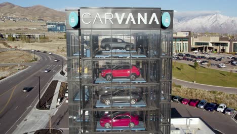 Construcción-De-Máquinas-Expendedoras-De-Automóviles-Carvana,-Concesionario-Minorista-De-Vehículos-Usados