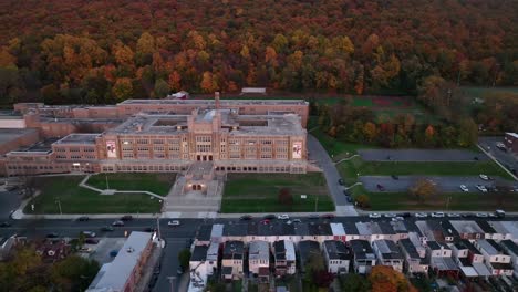 öffentliche-Schule-In-Den-Städtischen-Usa