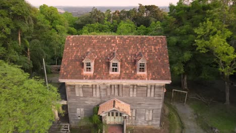 Historic-early-20th-century-mansion-called-Palácio-do-Pinho,-located-in-the-city-of-Irati,-Paraná,-Brazil