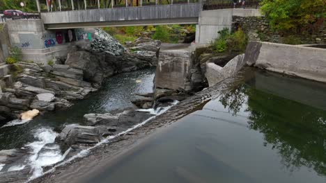 Waterfall-and-covered-bridge-at-Quechee-Vermont