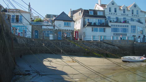 St-Mawes-Village-With-Mooring-Boats-In-Roseland-Peninsula,-Falmouth-Harbour,-Cornwall,-United-Kingdom