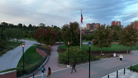 Estudiantes-Afroamericanos-En-El-Campus-Universitario