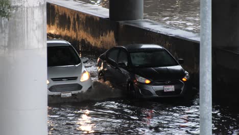 Auto-Ging-Bei-Hochwasser-Aus