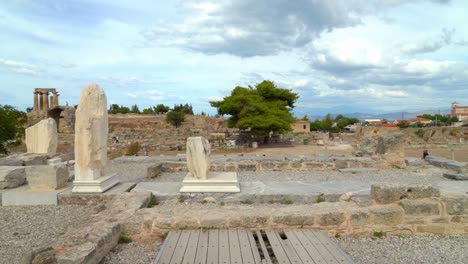 Bema-En-La-Ciudad-De-La-Antigua-Corinto---Rostra-Del-Foro-Romano