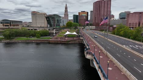 Enfoque-Del-Centro-De-Hartford-Ct-Sobre-El-Río-Connecticut