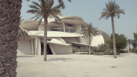 Museum-exterior-with-palm-trees