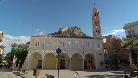 Nafplio-Plateia-Syntagmatos-Mit-Burg-Von-Palamidi-Im-Hintergrund