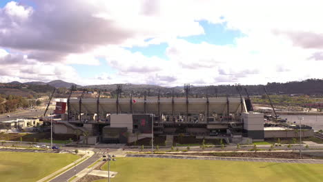 Das-Neue-Löwenmaul-Fußballstadion-Im-Mission-Valley,-Breite-Panoramaaufnahme