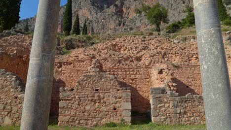 Überreste-Der-Antiken-Agora-In-Der-Ausgrabungsstätte-Delphi