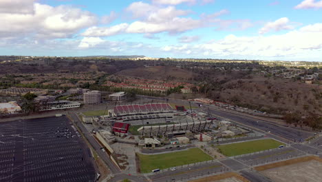 Das-Neue-Löwenmaul-Fußballstadion-Im-Mission-Valley,-Breite-Panoramaaufnahme