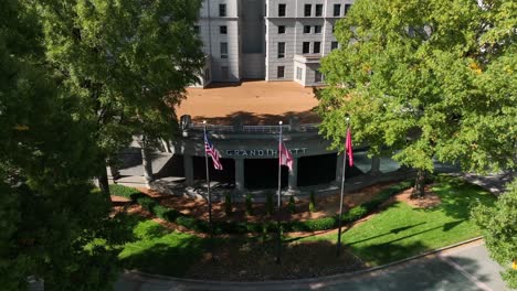 Grand-Hyatt-sign-and-flags-of-USA,-State-of-Georgia